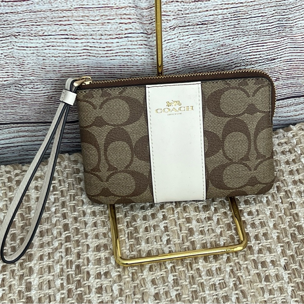 Coach signature canvas corner zip wristlet - Picture 5 of 5